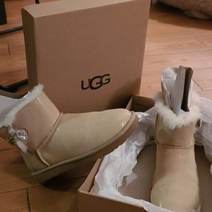 Uggs w/Bling Sting